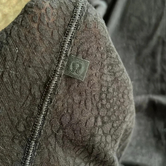 Lulu lemon black tank top racerback lead with the heart women's size 6 - Picture 8 of 9